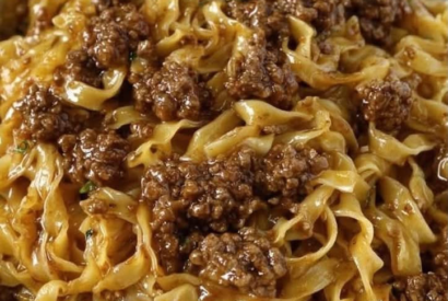 Thumbnail for Creamy Garlic Beef Noodles